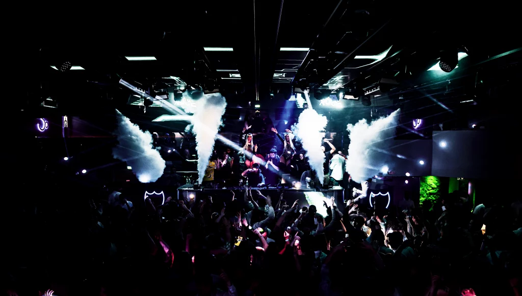 FRIDAYHYPE-CLUB-NORMANDIE-FRANCE-ROUEN-VENDREDI-DISCOTHEQUE